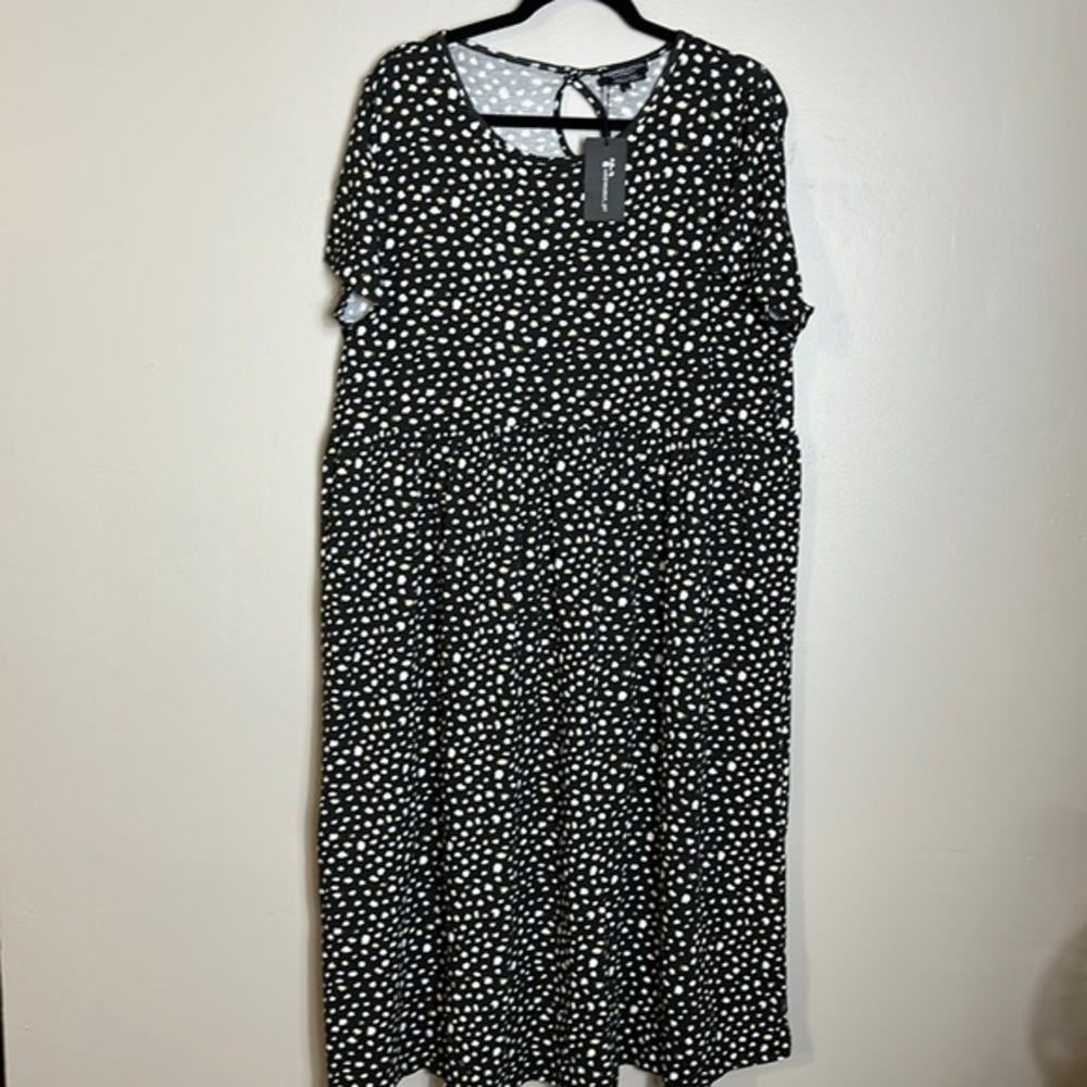 Wednesday girl maternity. Size 18.  New with tag